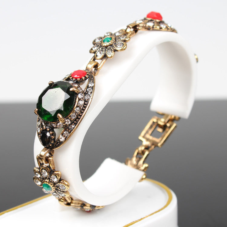 "Vintage Queen" - Alloy Metal Bracelet