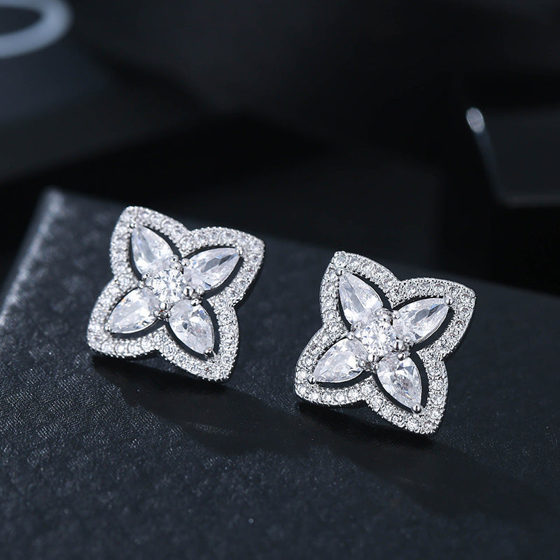 "Lady Clover" - Copper Stud Earrings