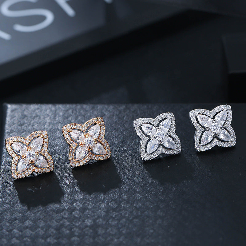 "Lady Clover" - Copper Stud Earrings