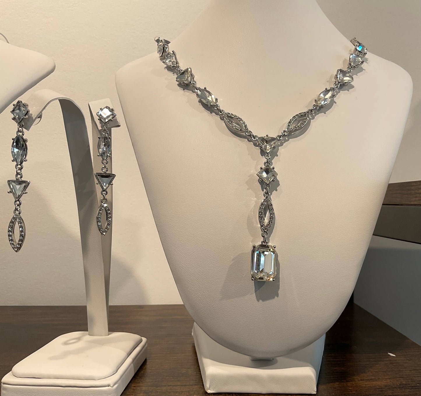 "The Red Carpet" - Statement Necklace & Earring Set