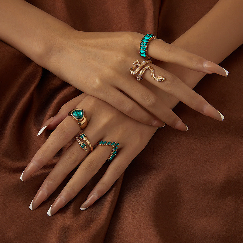"Emerald Love" - Snake-shaped  Diamond Five-piece Ring