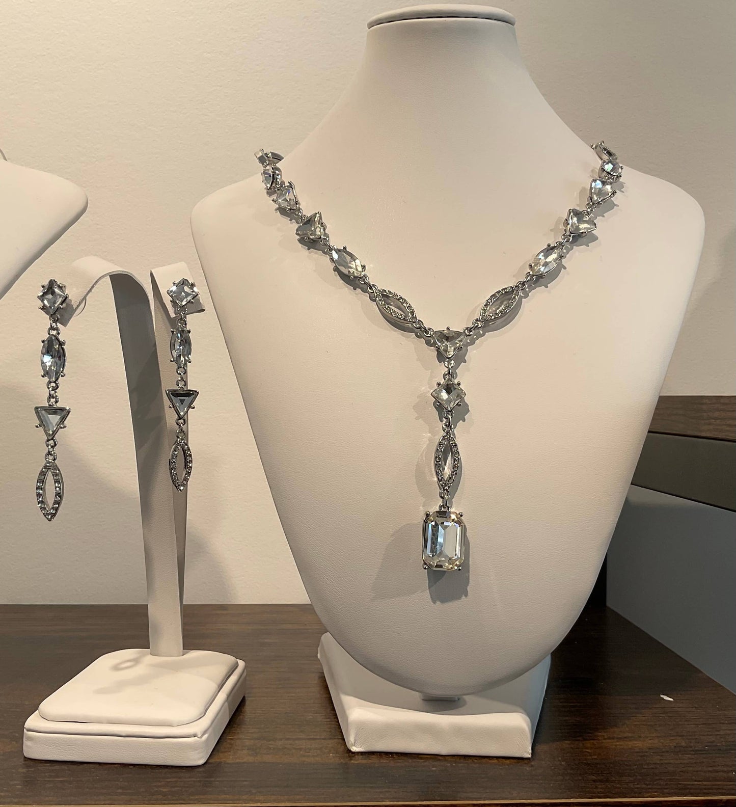"The Red Carpet" - Statement Necklace & Earring Set