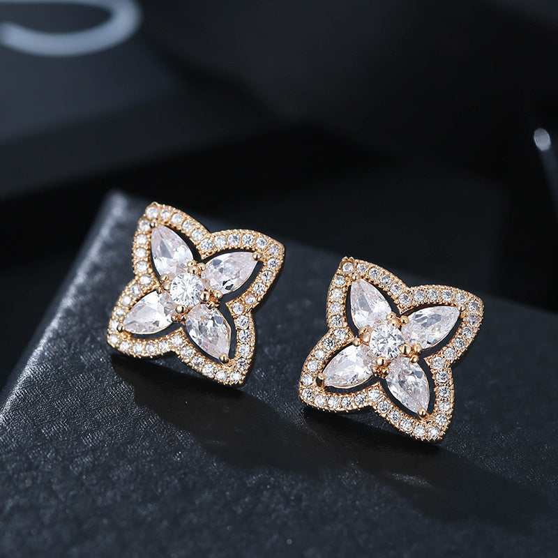 "Lady Clover" - Copper Stud Earrings