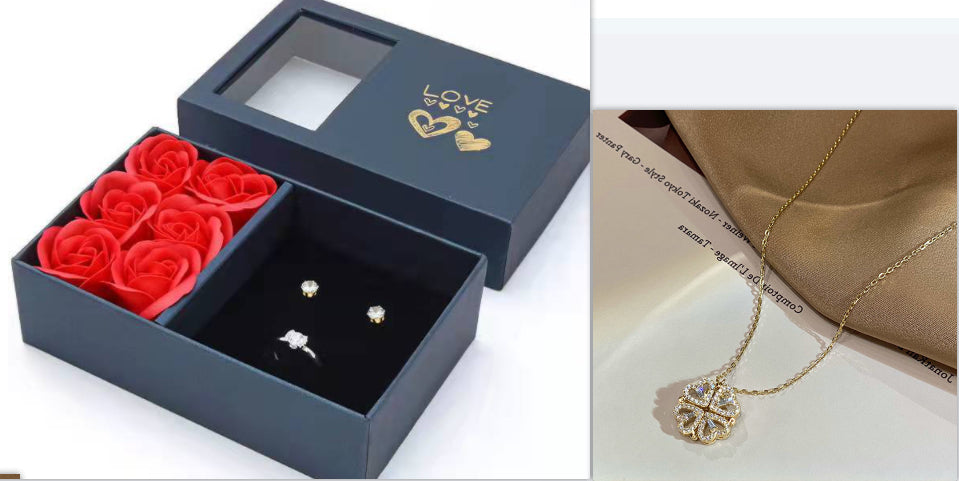 Retro Magnetic Folding Heart-shaped Four Leaf Clover Pendant Necklace Choker