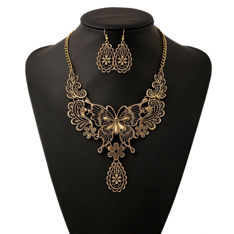 Short Hollow Butterfly Clavicle Necklace