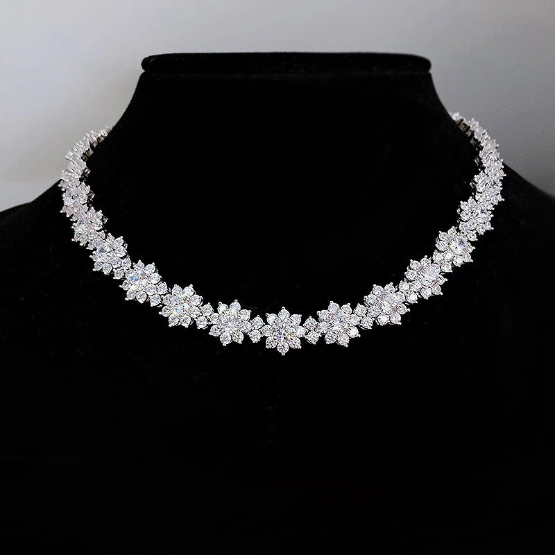 "Pretty Snowflake" - Diamond Snowflake Collarbone Necklace