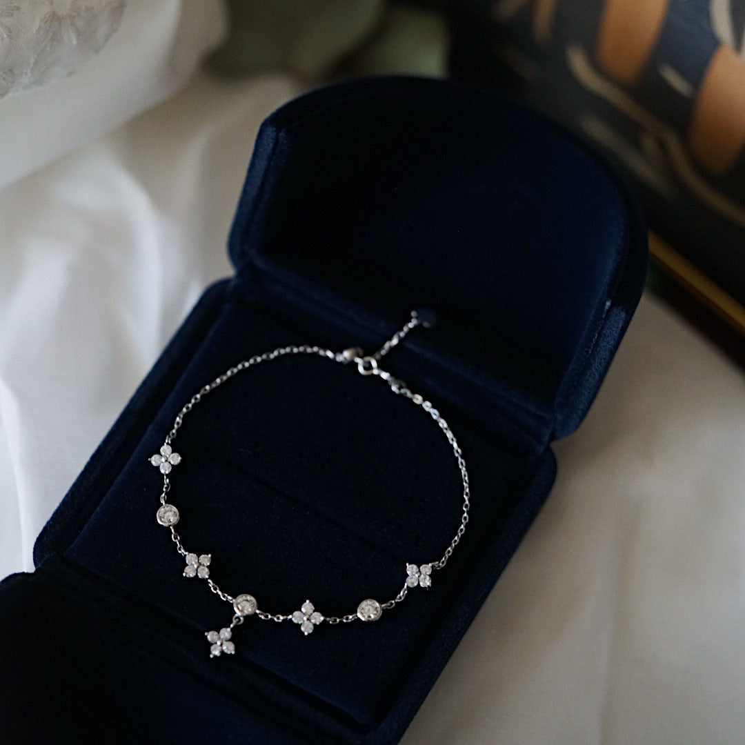 "Good Luck" - Simulated Diamond Clover Bracelet