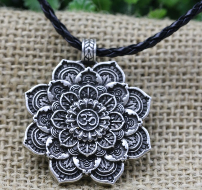 LANGHONG Tibet Spiritual Necklace Tibet Mandala Pendant Necklace Geometry Amulet Religious Jewelry