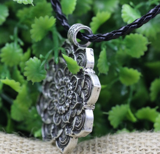 LANGHONG Tibet Spiritual Necklace Tibet Mandala Pendant Necklace Geometry Amulet Religious Jewelry