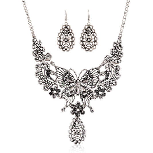 Short Hollow Butterfly Clavicle Necklace