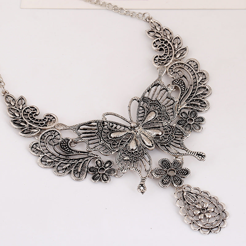 Short Hollow Butterfly Clavicle Necklace