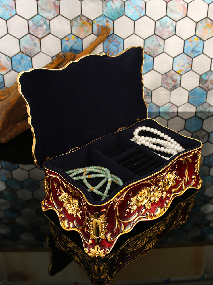 "Vintage Queen" - Jewelry Box
