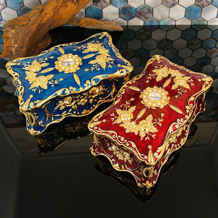 "Vintage Queen" - Jewelry Box